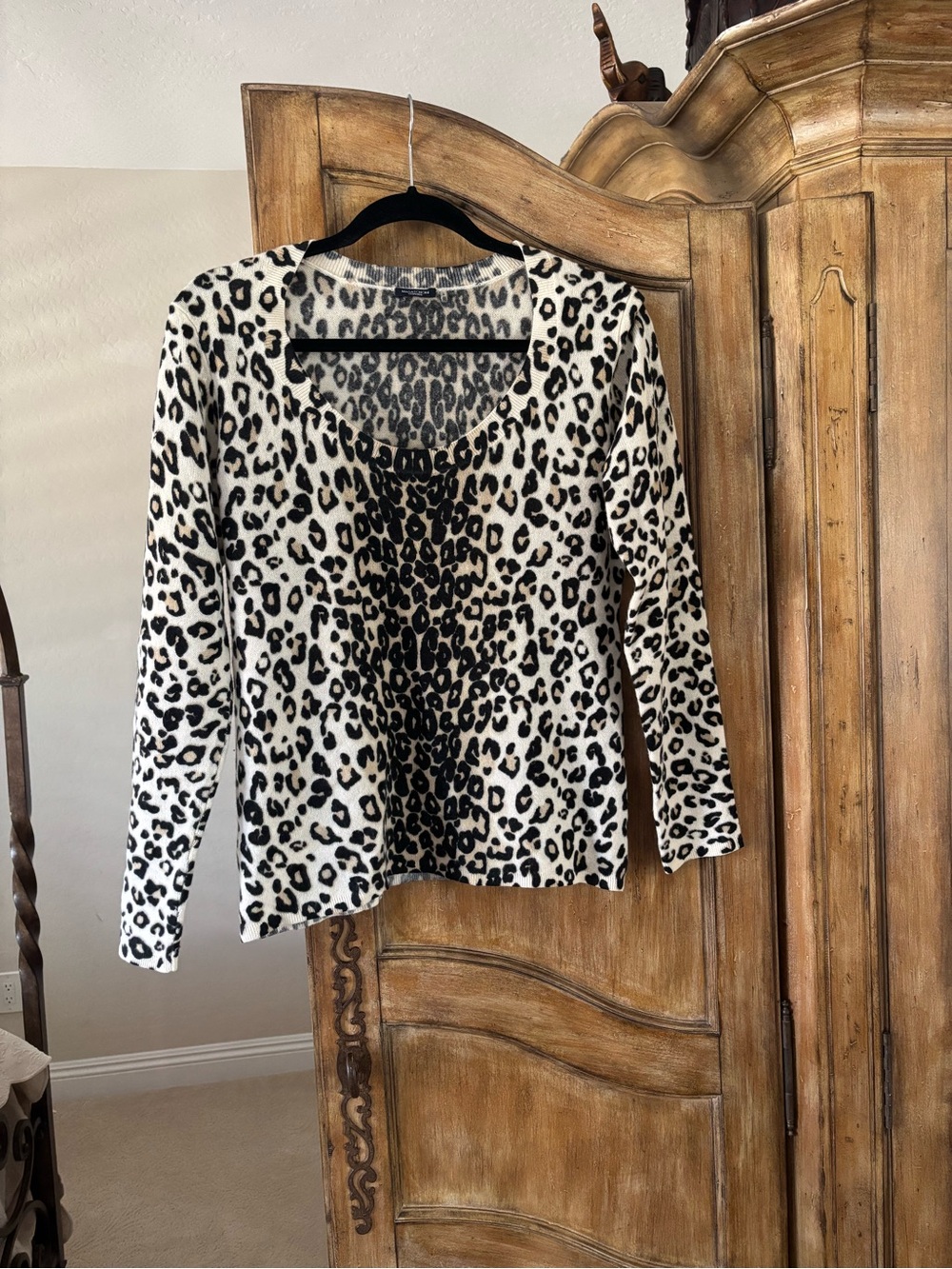 Magaschoni Cashmere lCream & Black Leopard Scoop Neck Sweater
